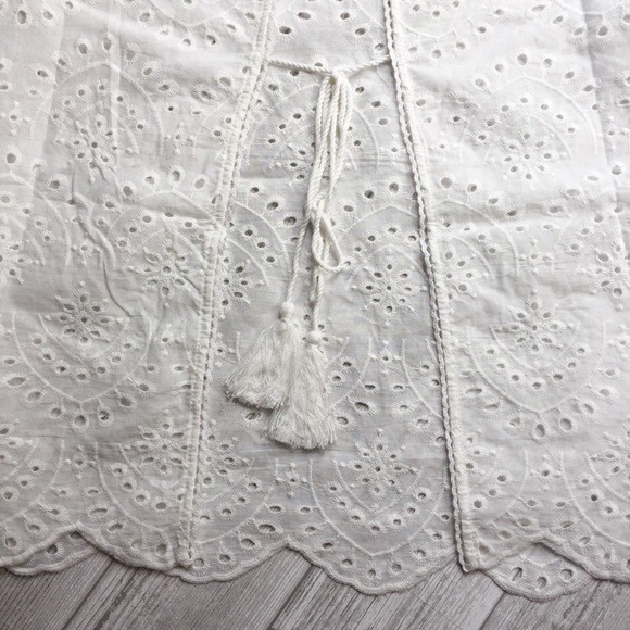 LAST: Small Open-back Eyelet Top - Picture 6 of 7